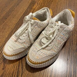 Universal Thread Sneaker